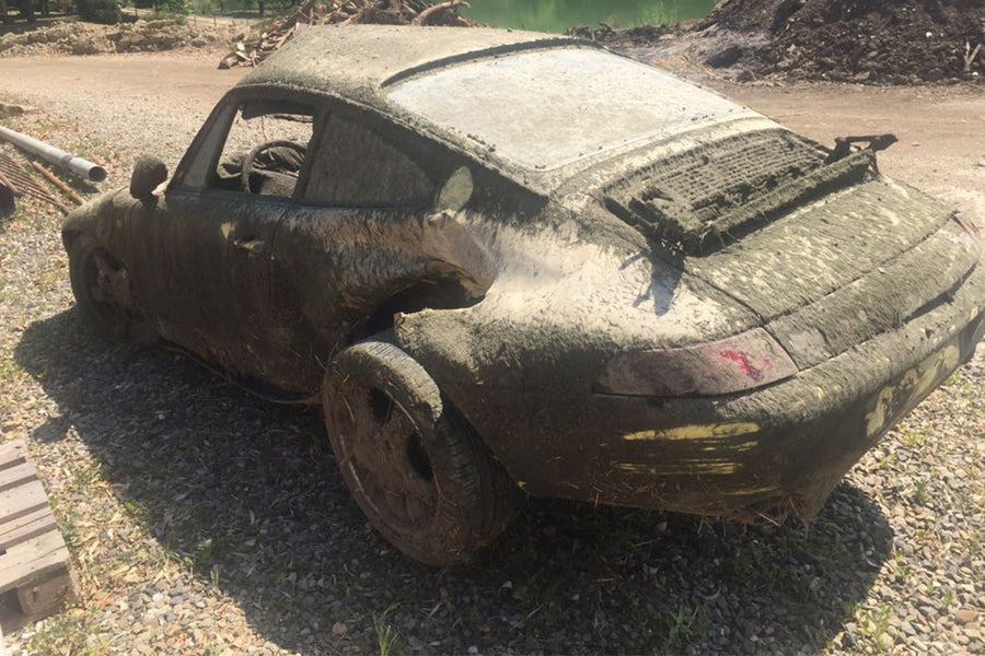 LimoncellaProjekt: Saving a "sunken" Porsche 993