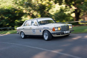 CLASSIC DRIVE: Mercedes-Benz W123 280E racer